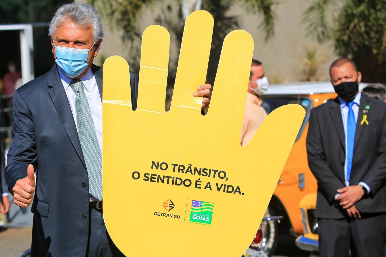 SINALIZA GOIÁS | Caiado lança programa que vai sinalizar vias das cidades começando pelo Entorno