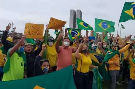 APOIO AO PRESIDENTE | Bolsonaristas pedem intervenção militar em manifestações neste sábado (1º)