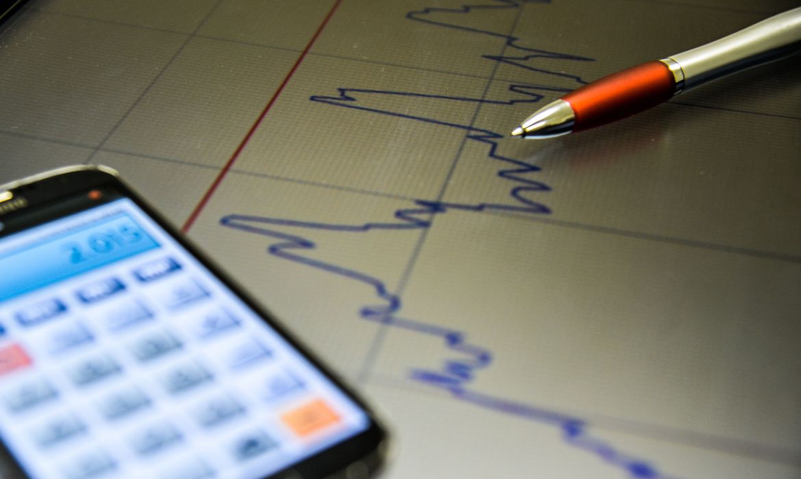 ECONOMIA REAGINDO | Mercado financeiro aumenta previsão de crescimento para este ano