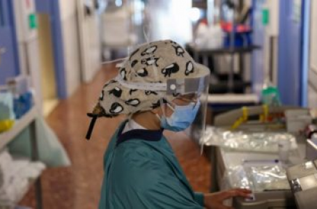 COM HOSPITAIS VOLTANDO A ENCHER | Médicos espanhóis alertam jovens para os cuidados com a Covid