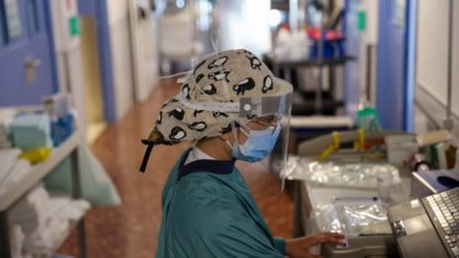 COM HOSPITAIS VOLTANDO A ENCHER | Médicos espanhóis alertam jovens para os cuidados com a Covid