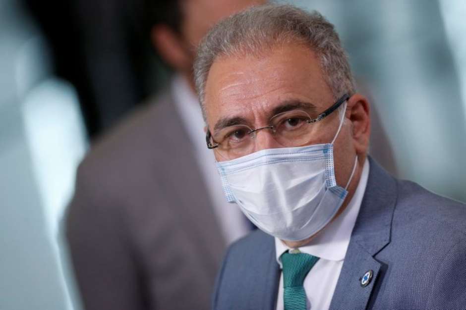 CONTRARIANDO O CHEFE | Ministro da Saúde diz que “não há pressa em desobrigar uso de máscaras”