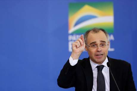 MINISTRO EVANGÉLICO | Bolsonaro anuncia a ministros que André Mendonça será indicado para a vaga de Marco Aurélio Mello