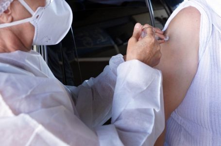 PARA IMUNIZAR 1 MILHÃO DE PESSOAS | Governo Caiado abre consulta de preço para comprar vacinas contra Covid