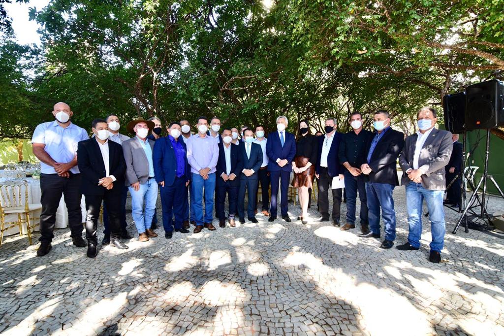 COMPROMISSO COM O ENTORNO | Caiado se reúne com 17 prefeitos da região e definem ações conjuntas para melhorar a qualidade de vida