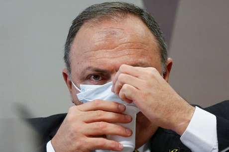 PELO TRIPLO DO PREÇO | Pazuello negociou com representantes chineses da vacina Coronavac enquanto era ministro da Saúde