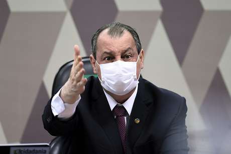 CPI DA COVID | Omar Aziz manda prende ex-diretor do Ministério da Saúde e encerra sessão
