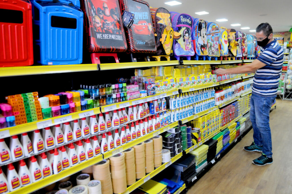 QUASE 79 MIL ALUNOS BENEFICIADOS | Mais 4 mil estudantes recebem o Cartão Material Escolar do GDF