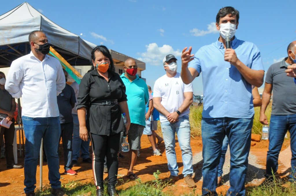 PROGRAMA HABITACIONAL | Rafael Prudente entrega escrituras e anuncia a construção de 1,5 mil moradias em Samambaia