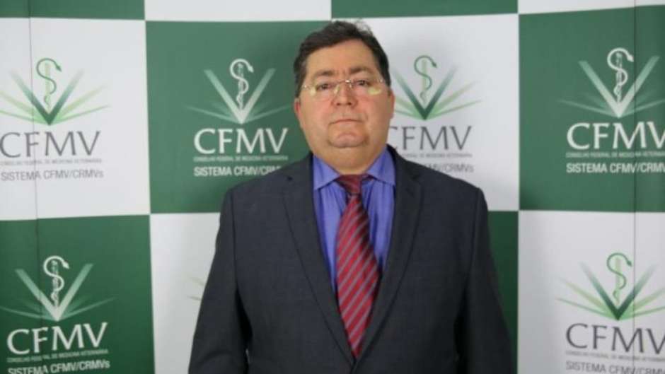 ESQUEMA DAS VACINAS | Governo exonera diretor que aprovou compra da AstraZeneca