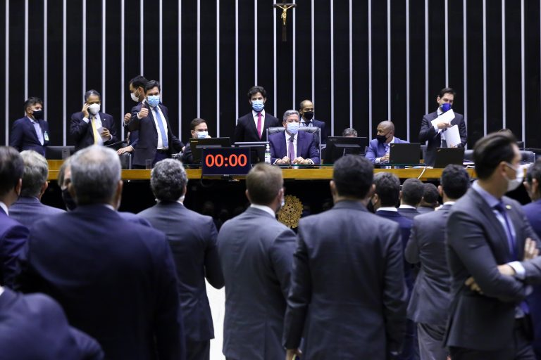 REFORMA ELEITORAL | Deputados aprovam a volta da coligação e rejeitam distritão