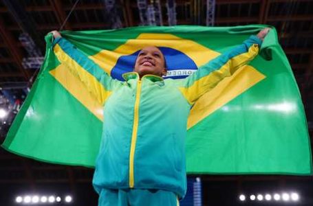 CAMPEÃ OLÍMPICA | Rebeca Andrade conquista o ouro no salto