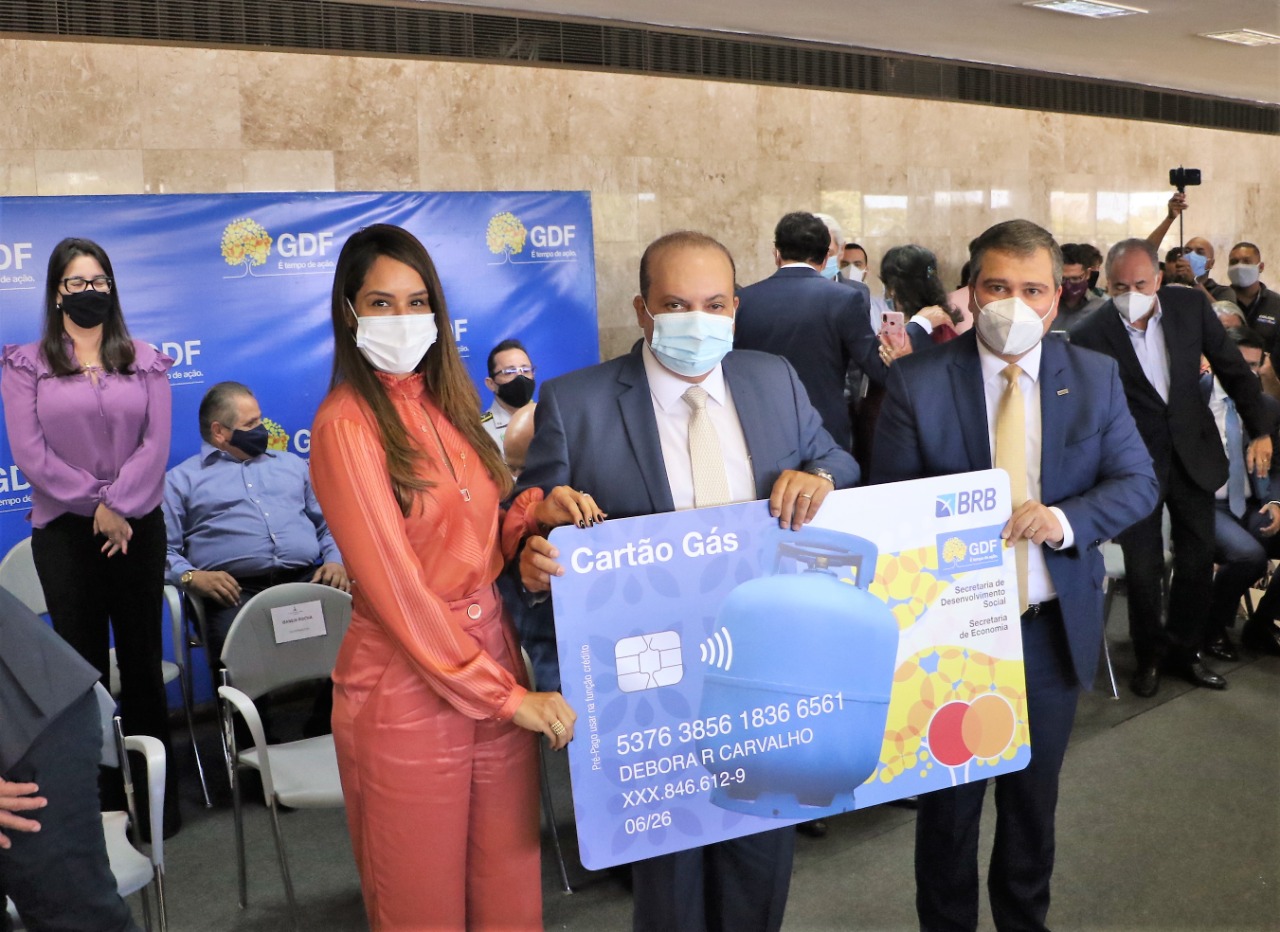 CARTÃO GÁS | Ibaneis lança programa que vai atender 70 mil famílias carentes do DF