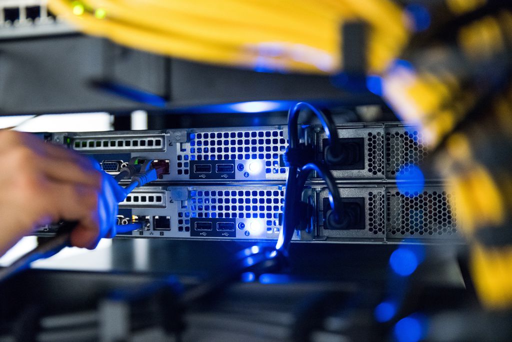 DISPUTA POR CABO SUBMARINO | Facebook e Amazon apontam possível espionagem da China por meio de empresa de TI