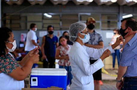 QUEDA DE MAIS DE 70% | Média de casos e mortes de Covid diminuem no Brasil em decorrência da vacinação