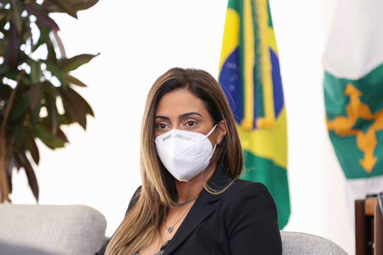 FLÁVIA ARRUDA ENTRA EM AÇÃO | Ministra atua para apaziguar os ânimos entre os poderes