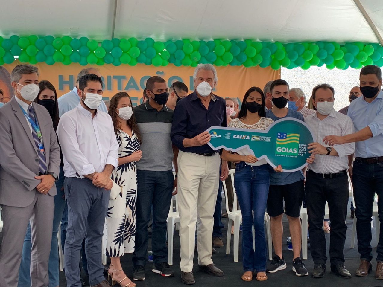 UM NOVO ENTORNO | Caiado entrega moradias em Valparaíso e computadores para estudantes da rede estadual de ensino