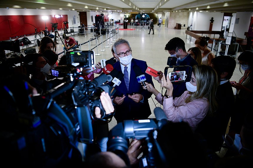 CPI DA COVID | Renan Calheiros apresenta fluxograma que liga a Precisa Medicamentos a Flávio Bolsonaro