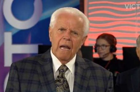BLASFÊMIA NOS EUA | Líder evangélico diz na TV que Jesus só voltará se fiéis doarem mais dinheiro