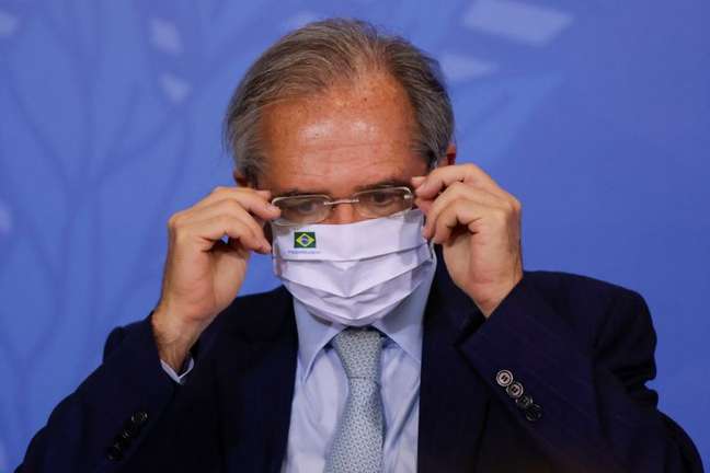 COM AMEAÇA AO TETO | Quatro secretários de Paulo Guedes pedem demissão e ministro pode seguir o mesmo caminho