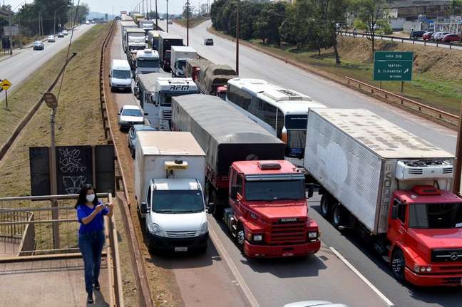 NA VÉSPERA DO FERIADO | Líderes de caminhoneiros prometem que vai ter paralisação nacional na segunda (1º)mesmo com baixa adesão