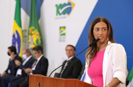 1000 DIAS DE GOVERNO BOLSONARO | Flávia Arruda apresenta balanço das ações realizadas no Distrito Federal e é chamada de “a melhor ministra” pelo presidente