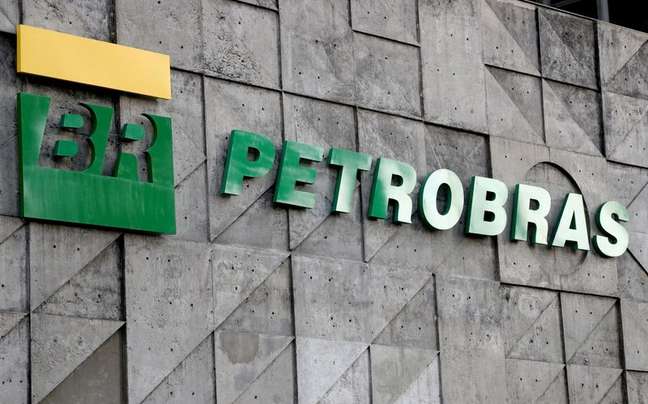 14º REAJUSTE DO ANO | Petrobras eleva preço da gasolina e do gás de cozinha