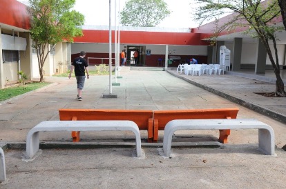 APÓS INCÊNDIO | Ibaneis reconstrói primeira escola do DF, o Caseb e entrega à população