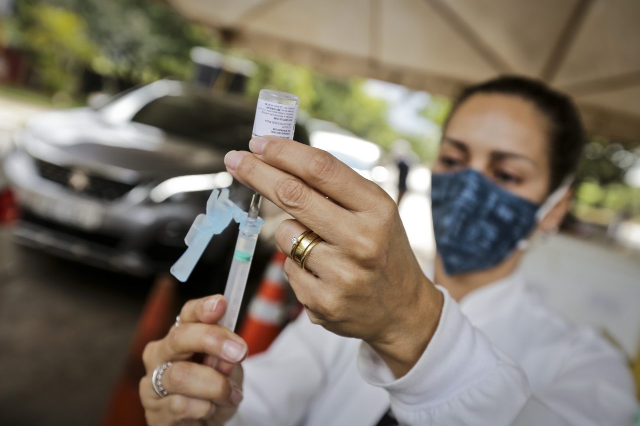 VACINAÇÃO NO DF | Aplicação de vacinas contra a Covid  continua normalmente durante o fim de semana e o feriado de Finados