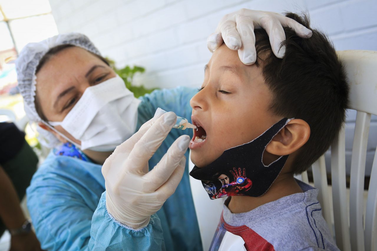 DIA MUNDIAL DE COMBATE À POLIOMIELITE | Vacinas contra a doença estão disponíveis em todas as salas de vacinação da rede pública de saúde do DF