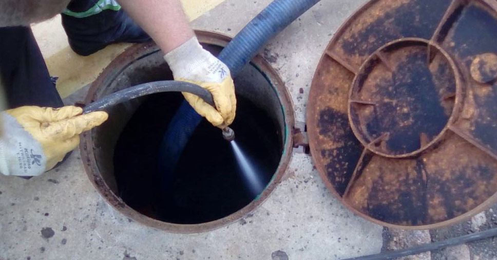 ATENÇÃO REDOBRADA | Caesb alerta população sobre os cuidados com a rede de esgoto e caixa de gordura para o período de chuvas