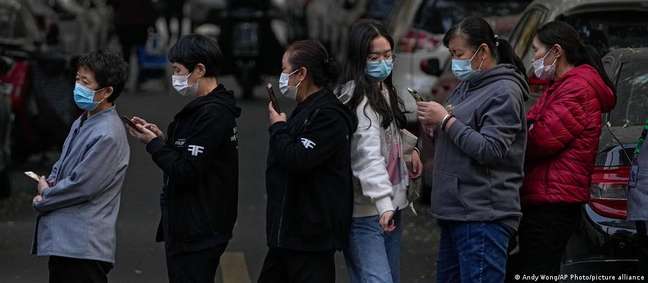 COM NOVO SURTO DE COVID | Governo chinês pede à população para estocar comida