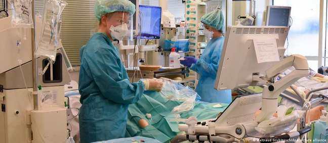 ‘PANDEMIA DOS NÃO VACINADOS’ | Alemanha atinge mais de 50 mil casos diários de covid-19 pela 1ª vez