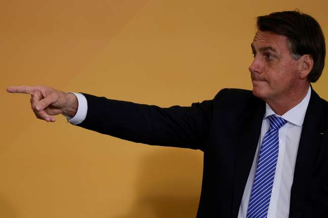 COMO NOS TEMPOS DA DITADURA | Bolsonaro pediu para trocar Golpe de 64 por ‘revolução’ na prova do Enem