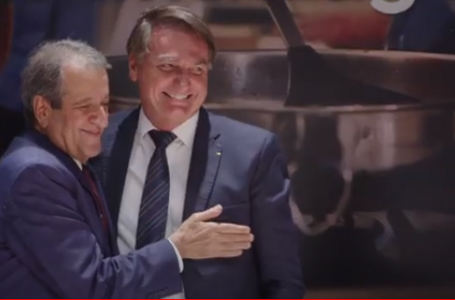 ATÉ QUE ENFIM | Bolsonaro se filia ao PL de Valdemar Costa Neto, juntamente com seu filho, senador Flávio e ministro Rogério Marinho, do MDR