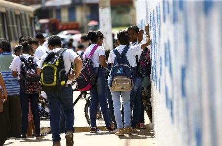 APESAR DA POLITICAGEM DO SINDICATO | Aulas nas escolas públicas do DF voltam a ser 100% presencial