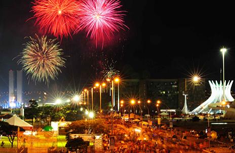 PARA NÃO DAR CHANCE À COVID | Ibaneis cancela festas públicas de Réveillon no DF