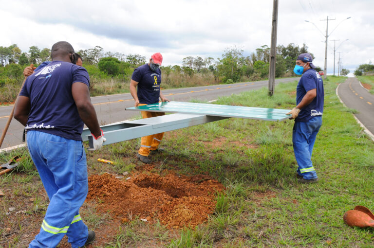 MAIS VISIBILIDADE NO TRÂNSITO | GDF investe em melhorias e manutenção de placas de endereçamento e sinalização