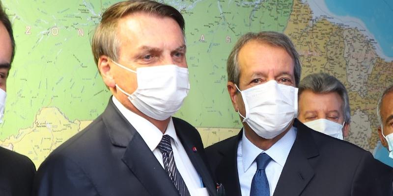 ELEIÇÕES 2022 | Bolsonaro se entrega às “raposas” do Centrão para tentar se reeleger