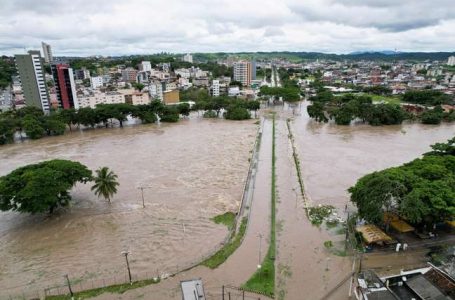 MAIS DE 16 MIL DESABRIGADOS | Chuvas no Sul da Bahia deixam 72 municípios em situação de emergência