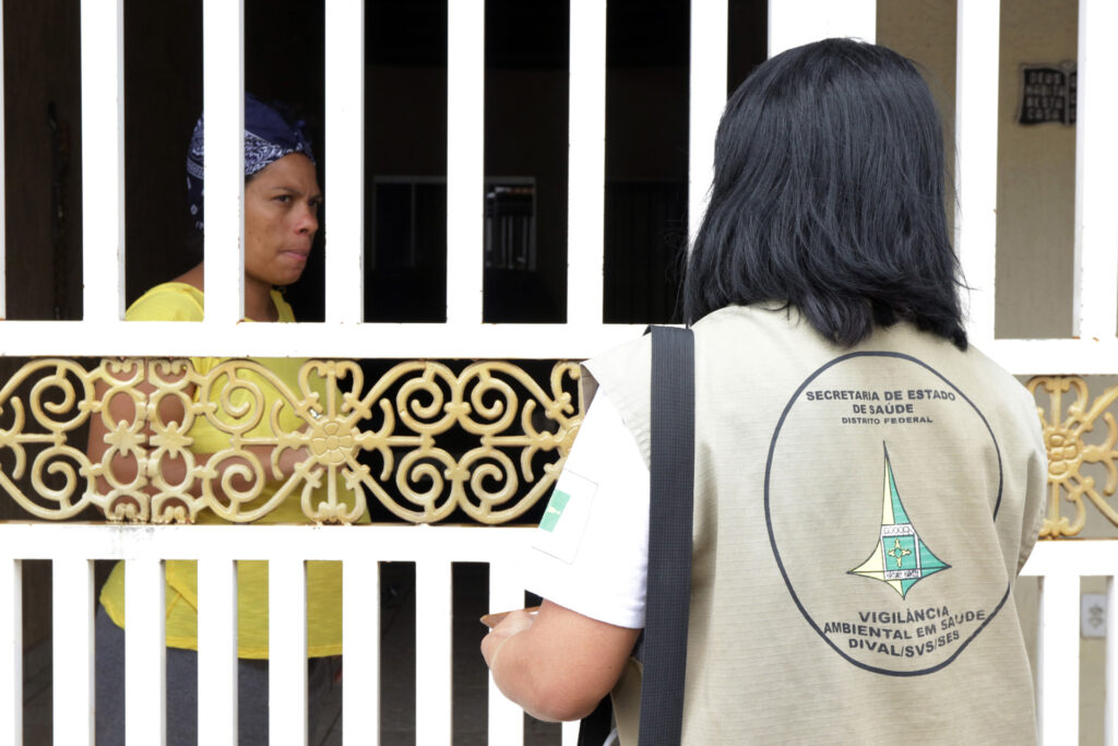 DE CASA EM CASA | Novos agentes de vigilância ambiental começam a visitar imóveis no DF