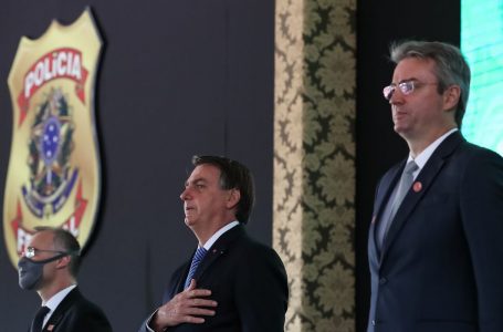 Bolsonaro sanciona Orçamento de 2022 com reajuste para policiais federais, PRFs e agentes do Depen