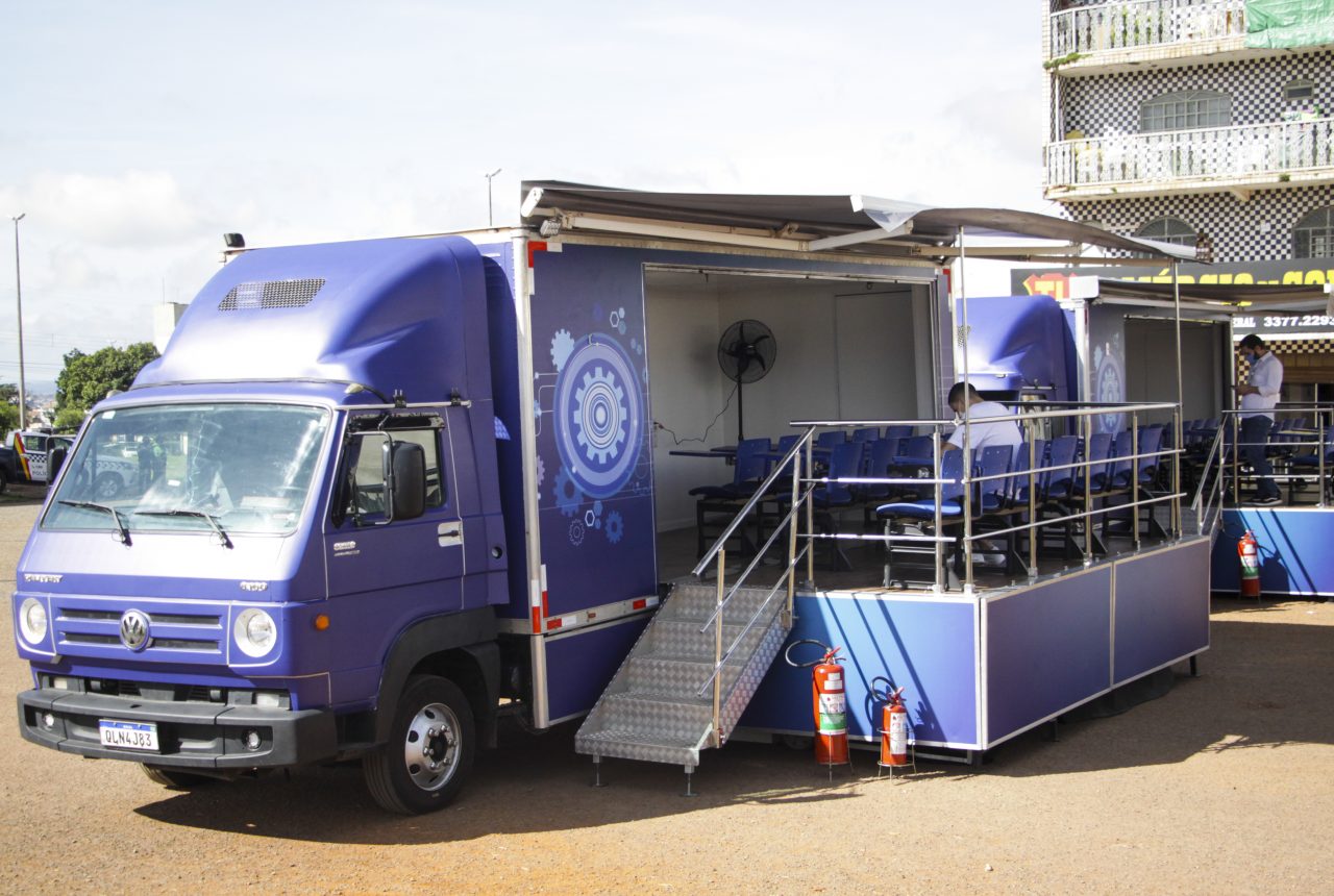 CAMINHÃO DA TECNOLOGIA | Projeto vai contemplar 7 mil estudantes do DF com cursos de programação e oficina de robótica