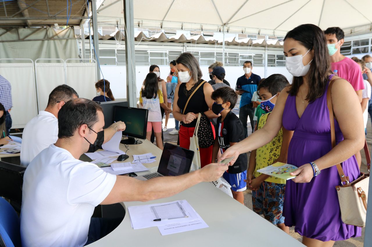 VACINAÇÃO INFANTIL | Crianças de 8 a 10 anos começam a ser imunizadas contra a Covid-19 no DF