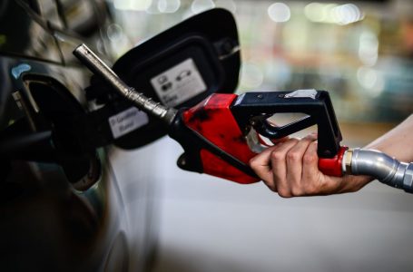DEPOIS DE 77 DIAS SEM AUMENTO | Petrobras volta a subir preço da gasolina e do diesel para as distribuidoras