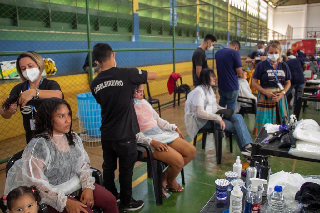 FECOMÉRCIO PERTO DE VOCÊ | Ação social da instituição vacinou a população contra Covid e ofereceu serviços gratuitos à população da Estrutural