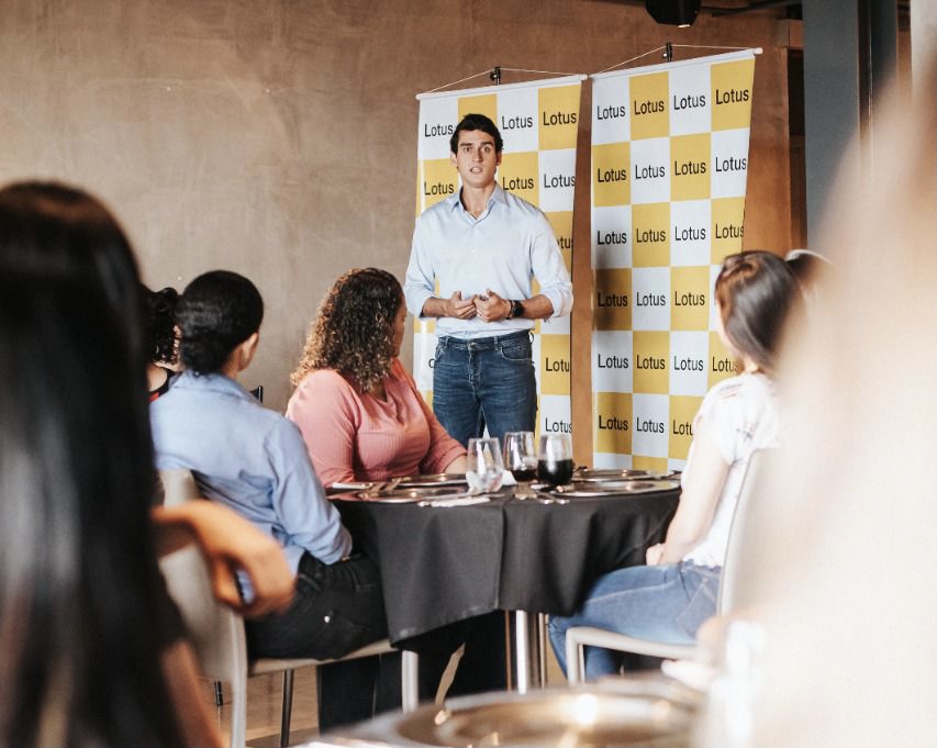 PARA CELEBRAR DIA DA MULHER | Lotus homenageia trabalhadoras da construção civil