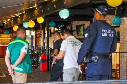 FISCALIZAÇÃO NAS RUAS | Bares são advertidos por força-tarefa do GDF por desrespeitarem a Lei do Silêncio