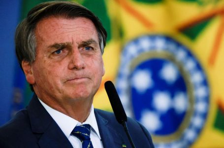 REGULAMENTAÇÃO ESPECIAL | Bolsonaro diz que Brasil vai permitir a entrada de ucranianos com passaporte humanitário