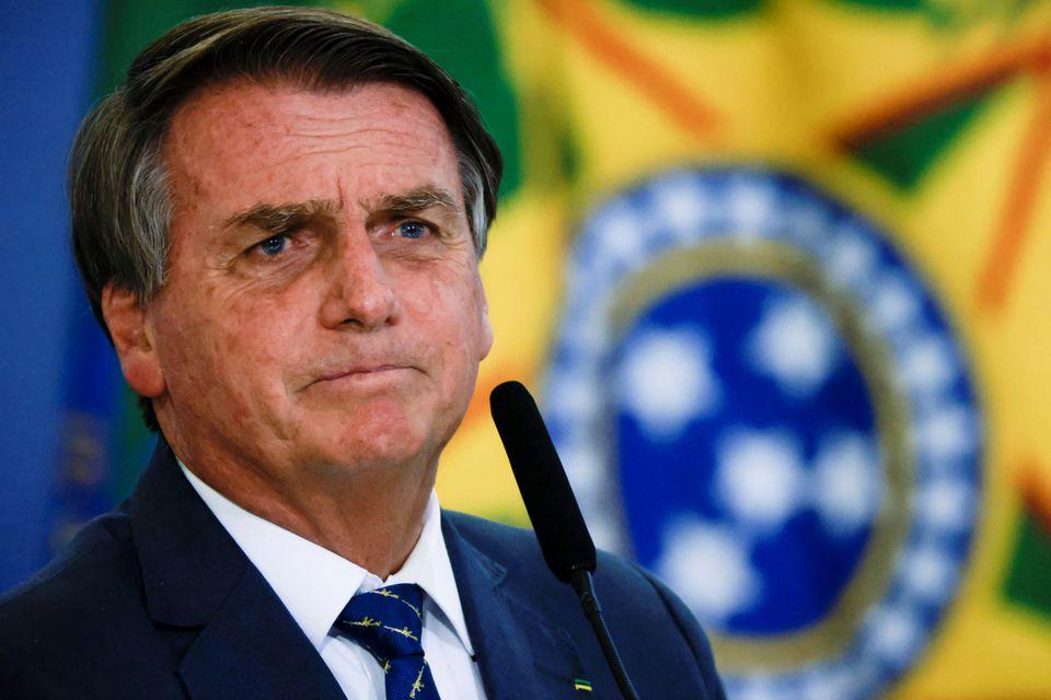 REGULAMENTAÇÃO ESPECIAL | Bolsonaro diz que Brasil vai permitir a entrada de ucranianos com passaporte humanitário